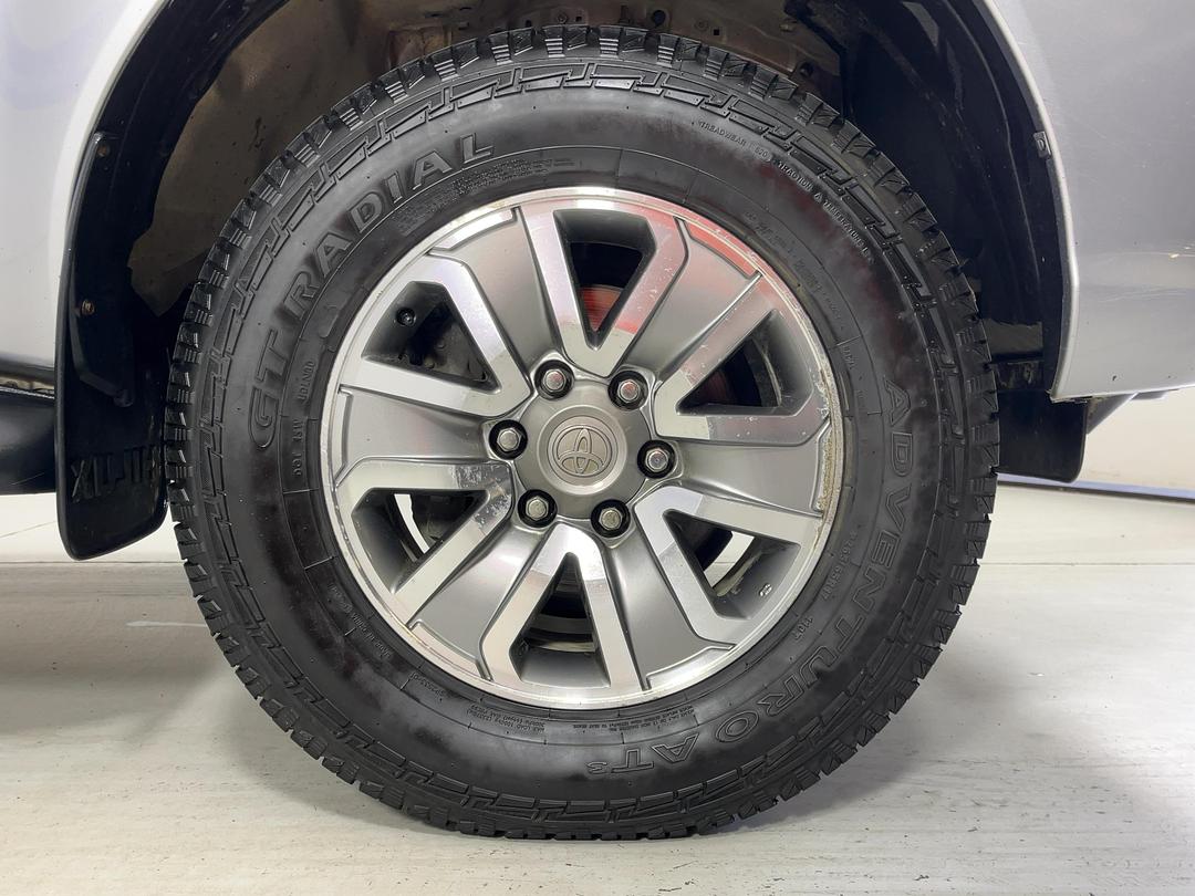 Photo '9' of Toyota Hilux