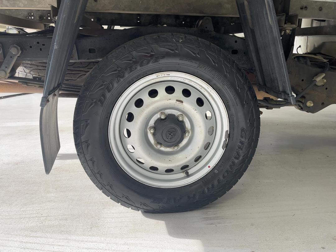 Photo '12' of Toyota Hilux