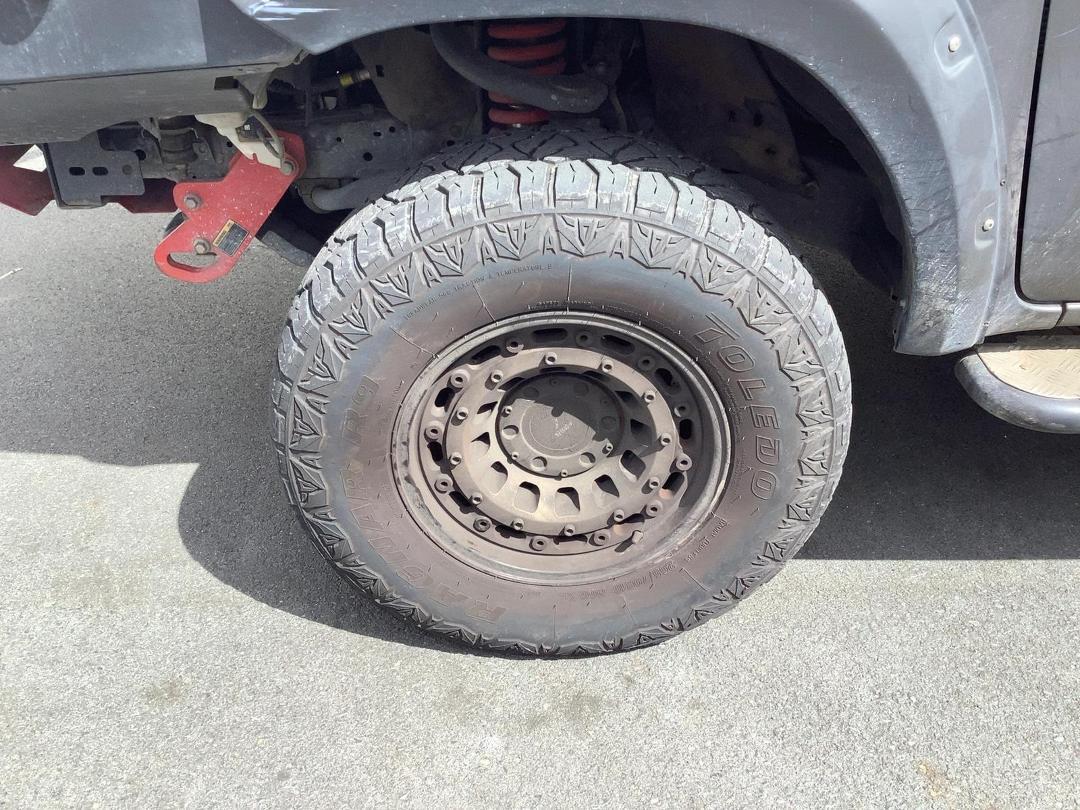 Photo '6' of Toyota Hilux SR TD DC