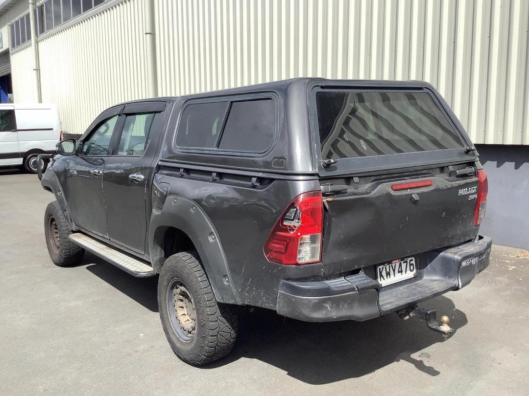 Photo '7' of Toyota Hilux SR TD DC