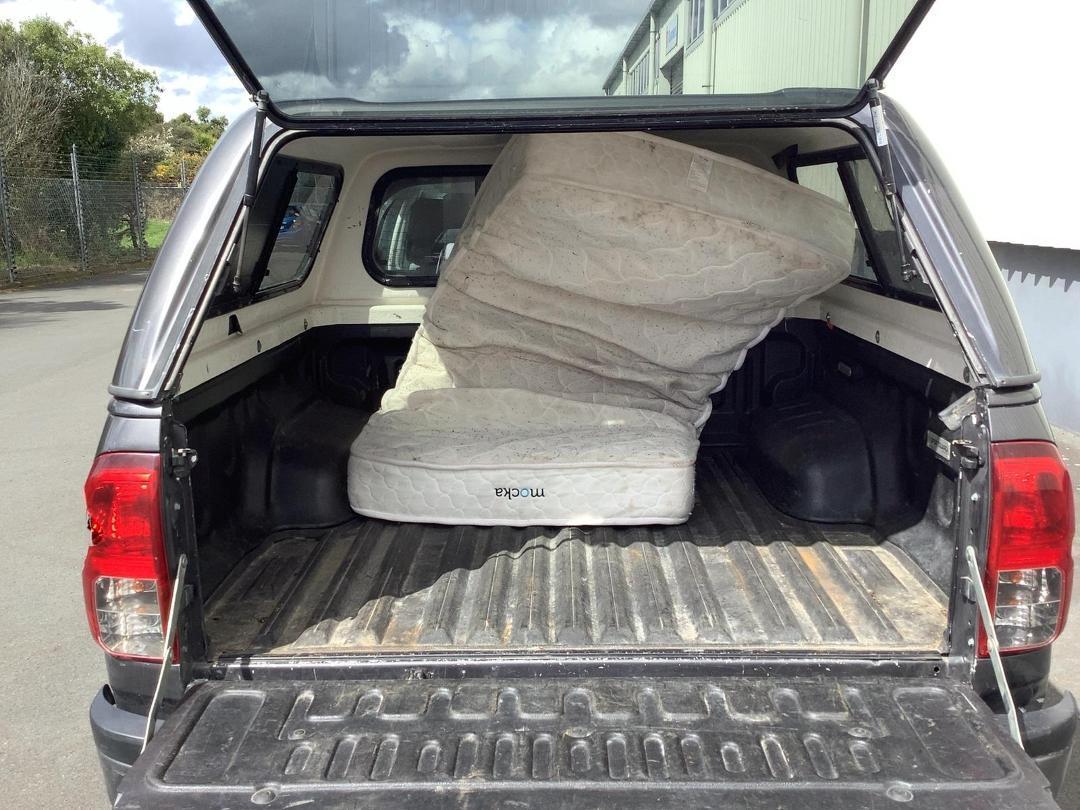 Photo '9' of Toyota Hilux SR TD DC