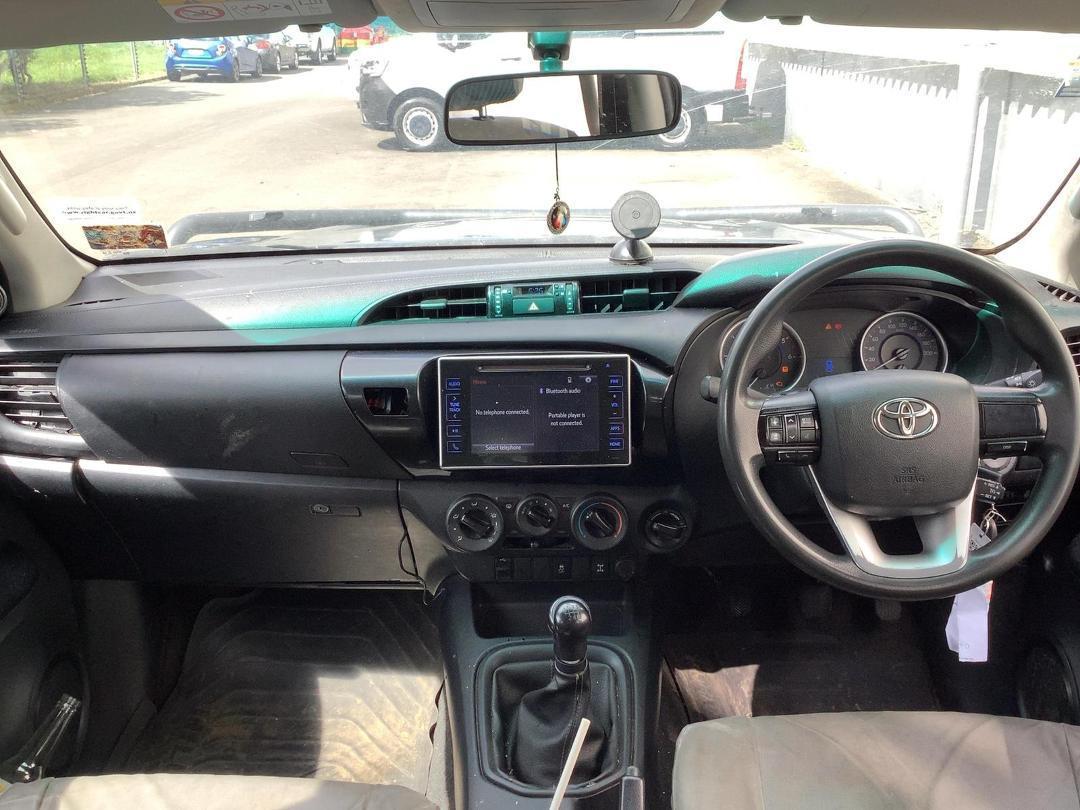 Photo '11' of Toyota Hilux SR TD DC