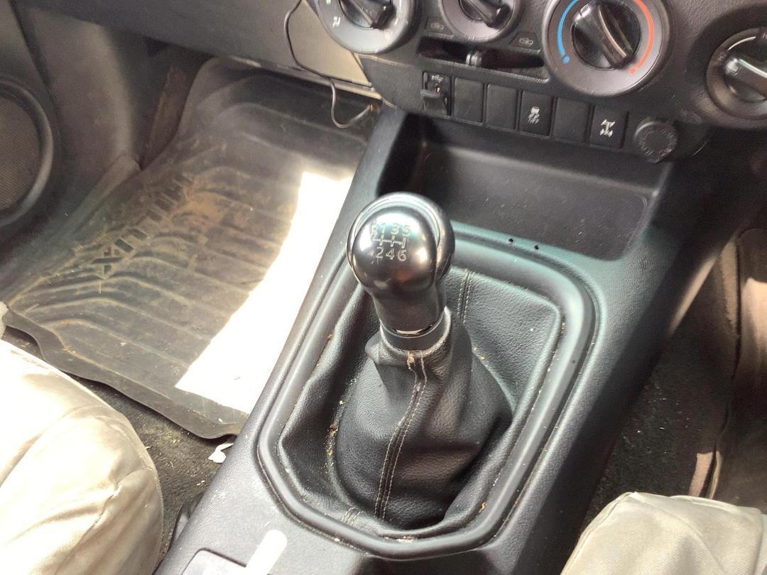 Photo '14' of Toyota Hilux SR TD DC
