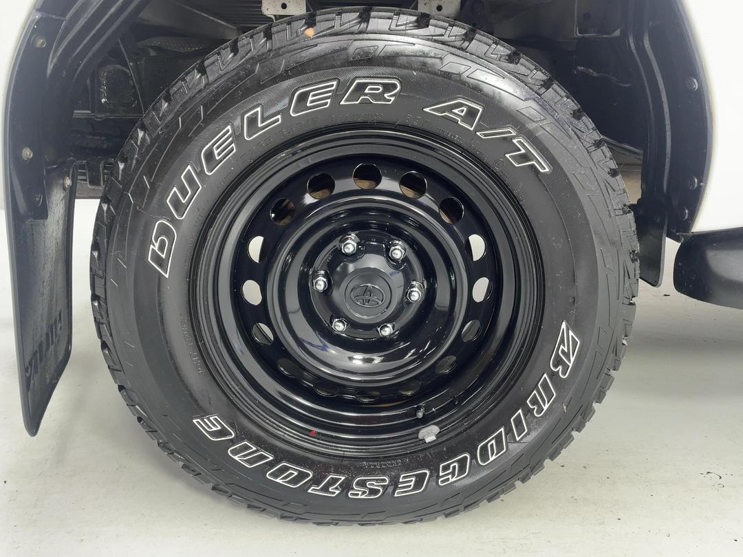 Photo '12' of Toyota Hilux