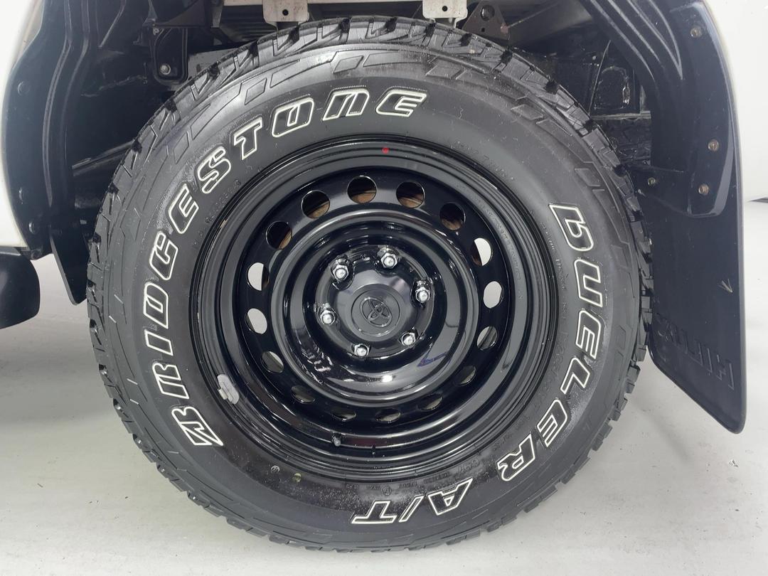 Photo '11' of Toyota Hilux