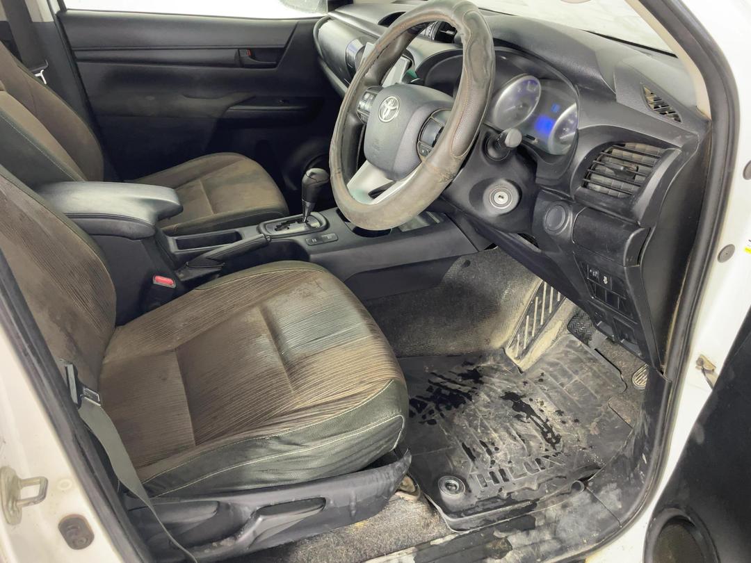 Photo '16' of Toyota Hilux