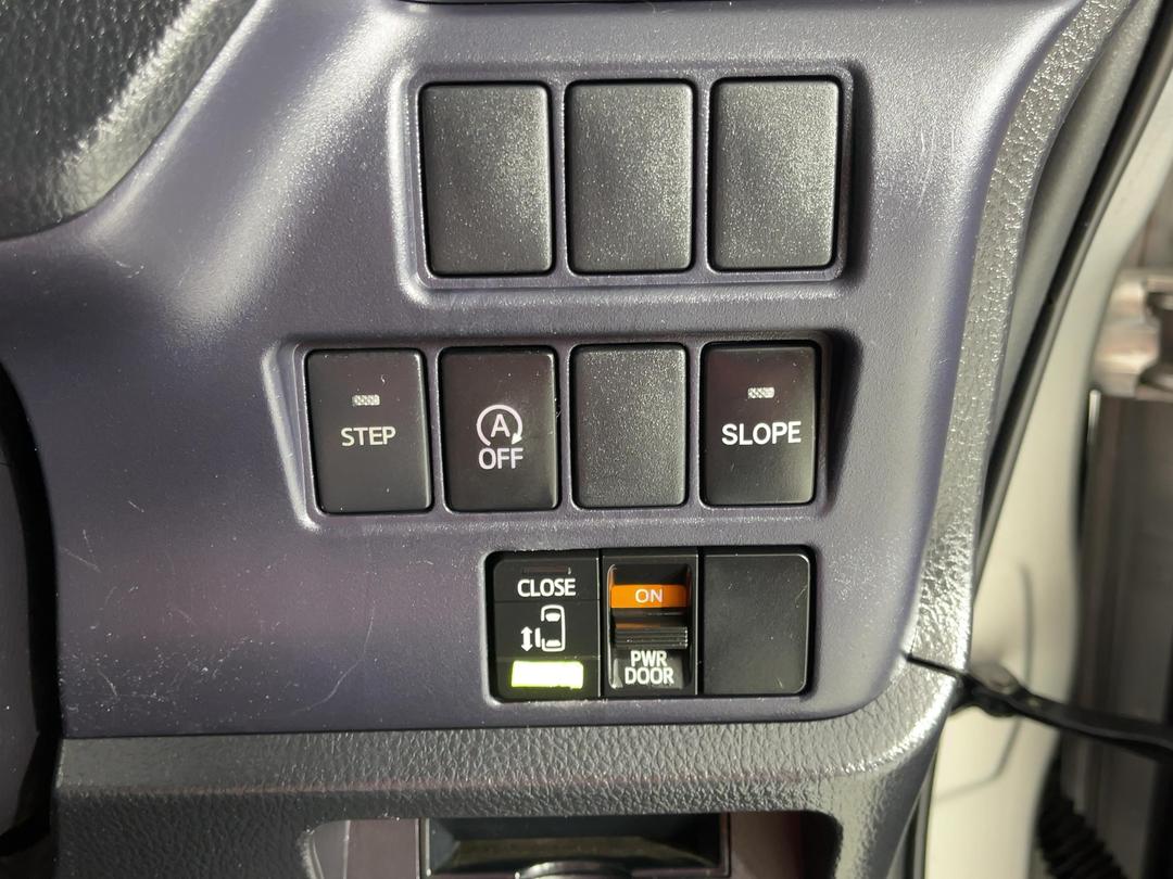 Photo '25' of Toyota Noah