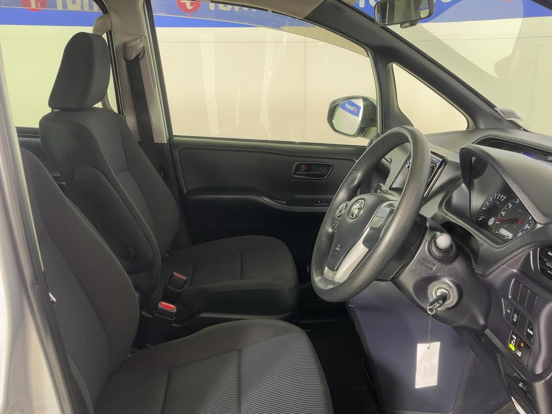 Photo '16' of Toyota Noah