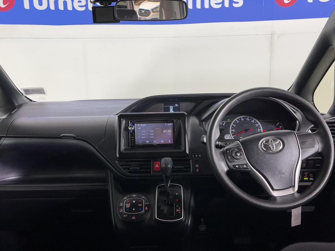 Photo '17' of Toyota Noah