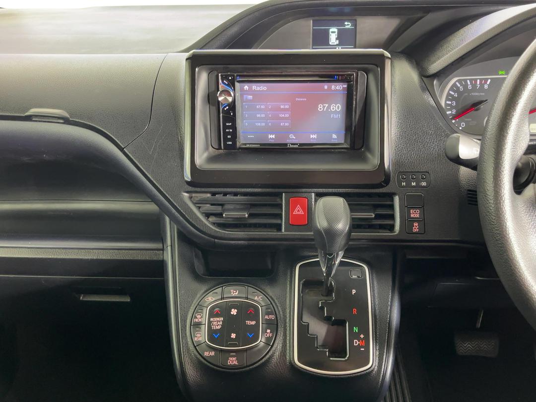 Photo '18' of Toyota Noah