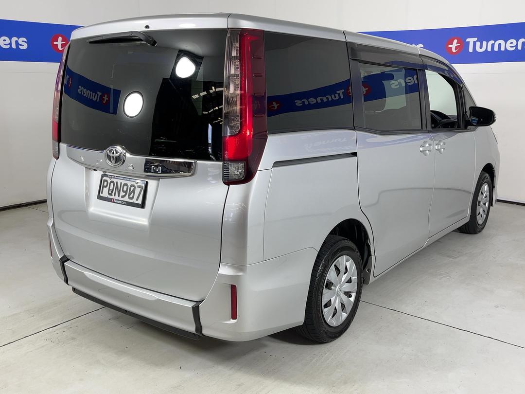 Photo '7' of Toyota Noah