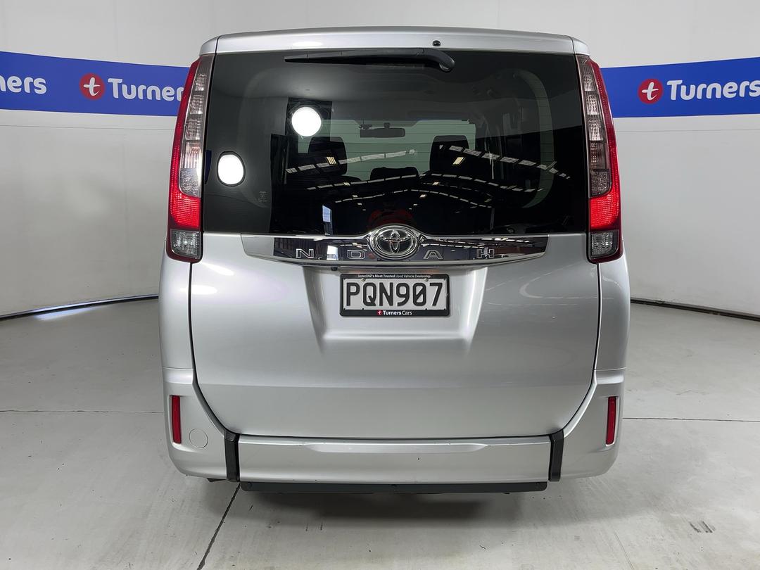Photo '6' of Toyota Noah