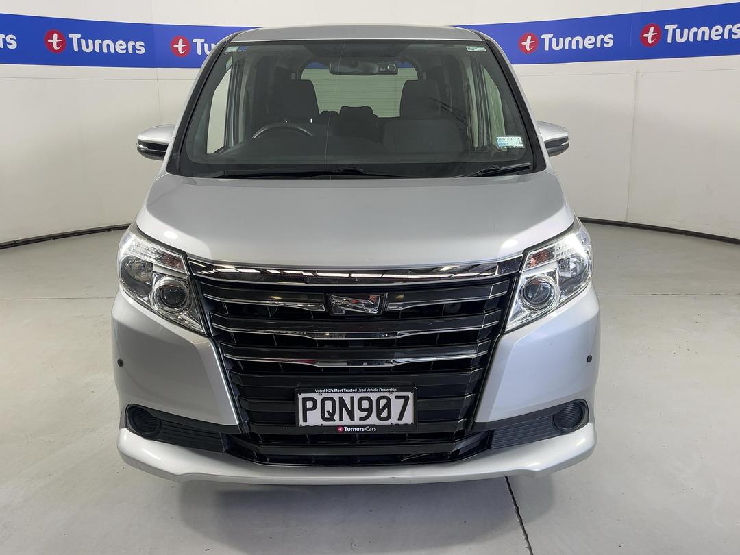 Photo '2' of Toyota Noah