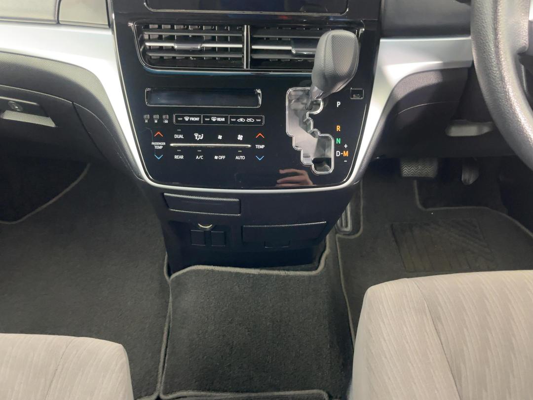Photo '18' of Toyota Previa