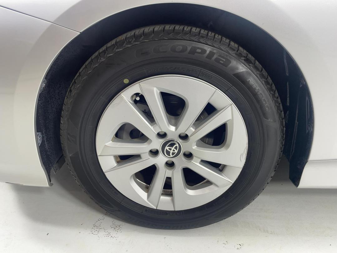 Photo '10' of Toyota Prius
