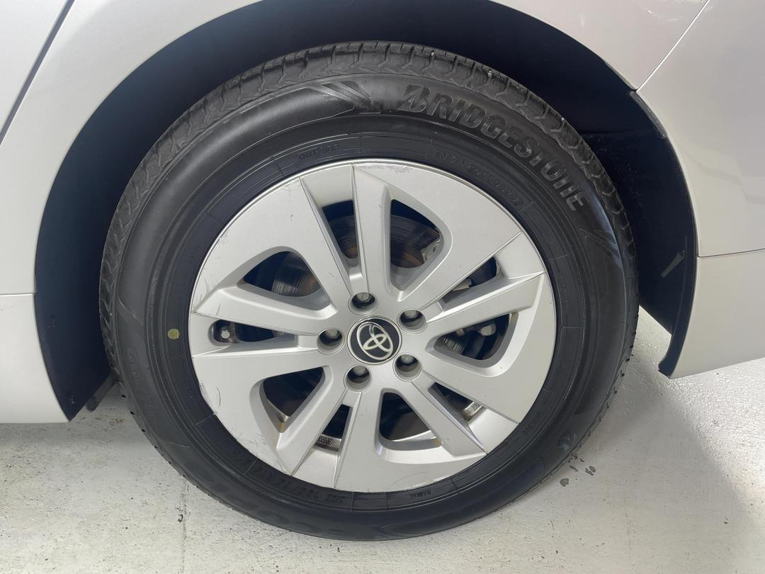 Photo '11' of Toyota Prius