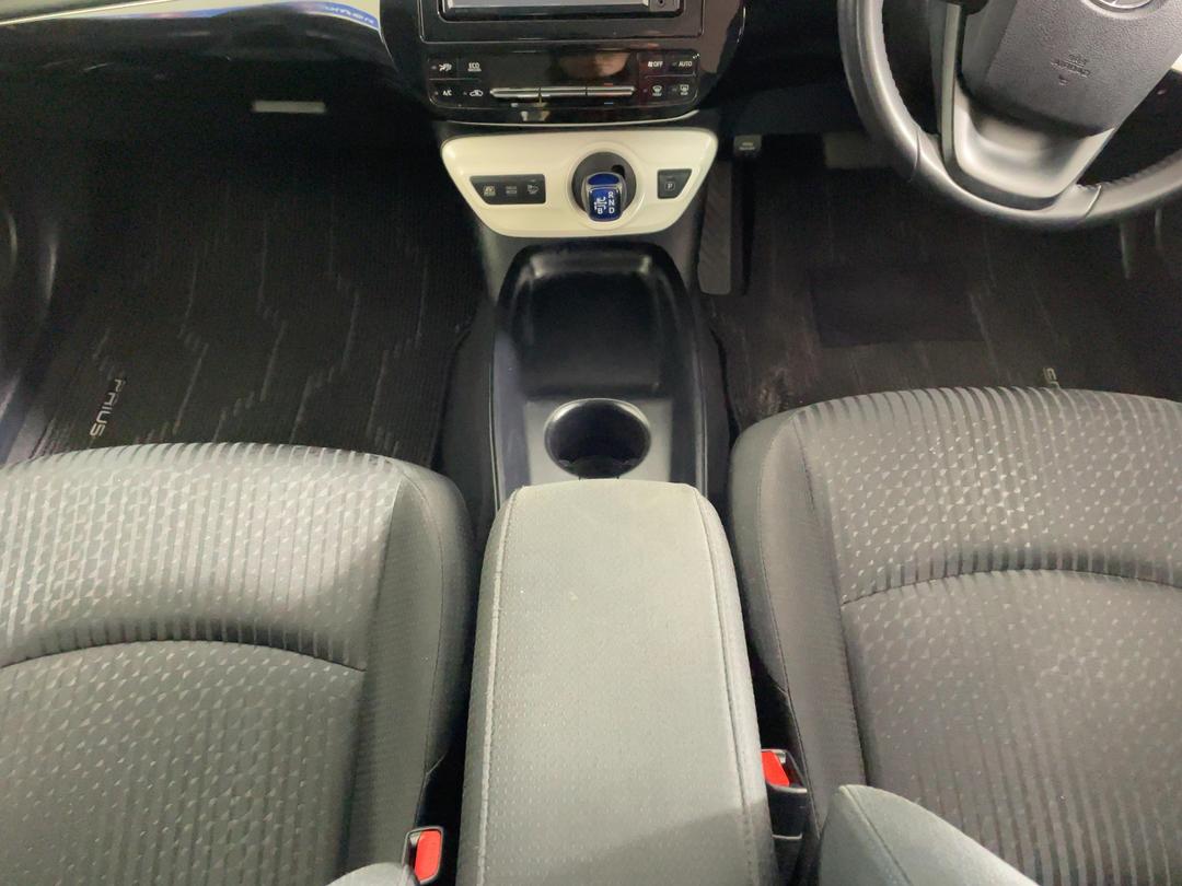 Photo '18' of Toyota Prius
