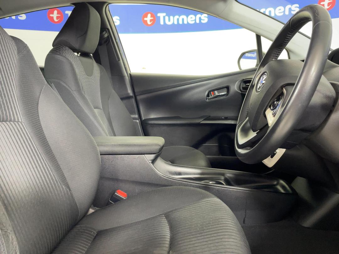 Photo '16' of Toyota Prius