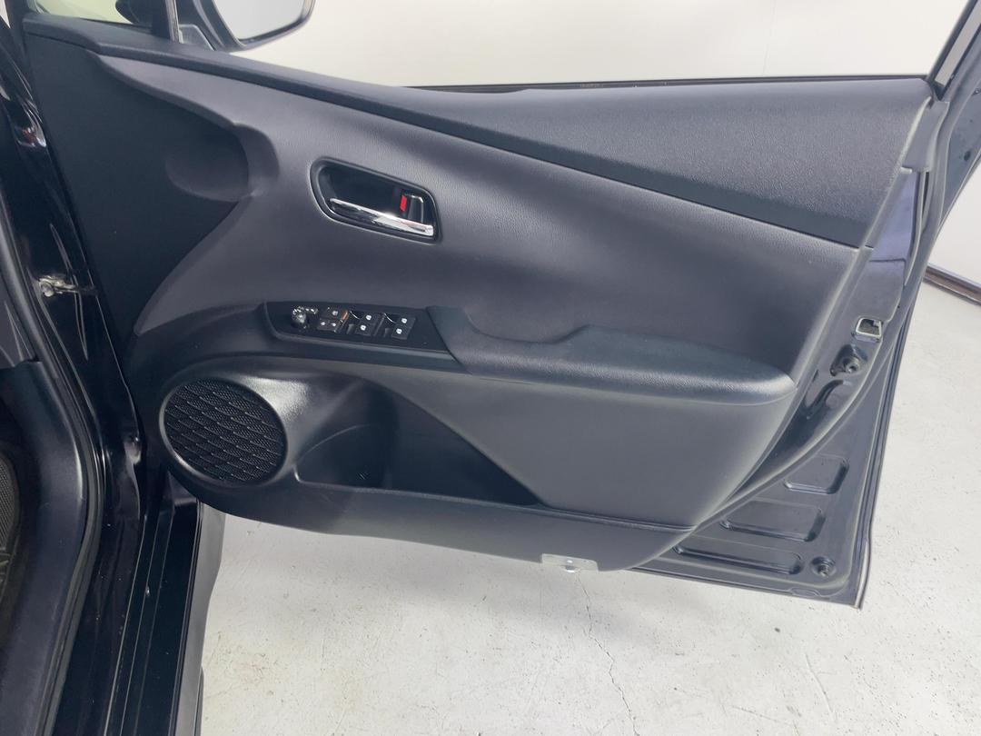 Photo '15' of Toyota Prius
