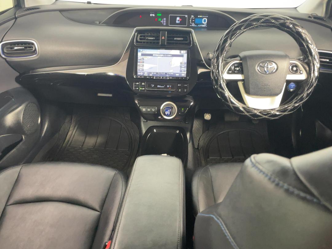 Photo '17' of Toyota Prius
