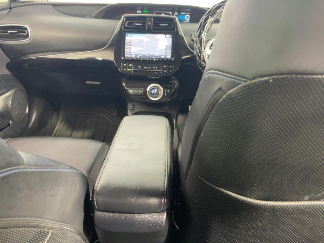 Photo '18' of Toyota Prius