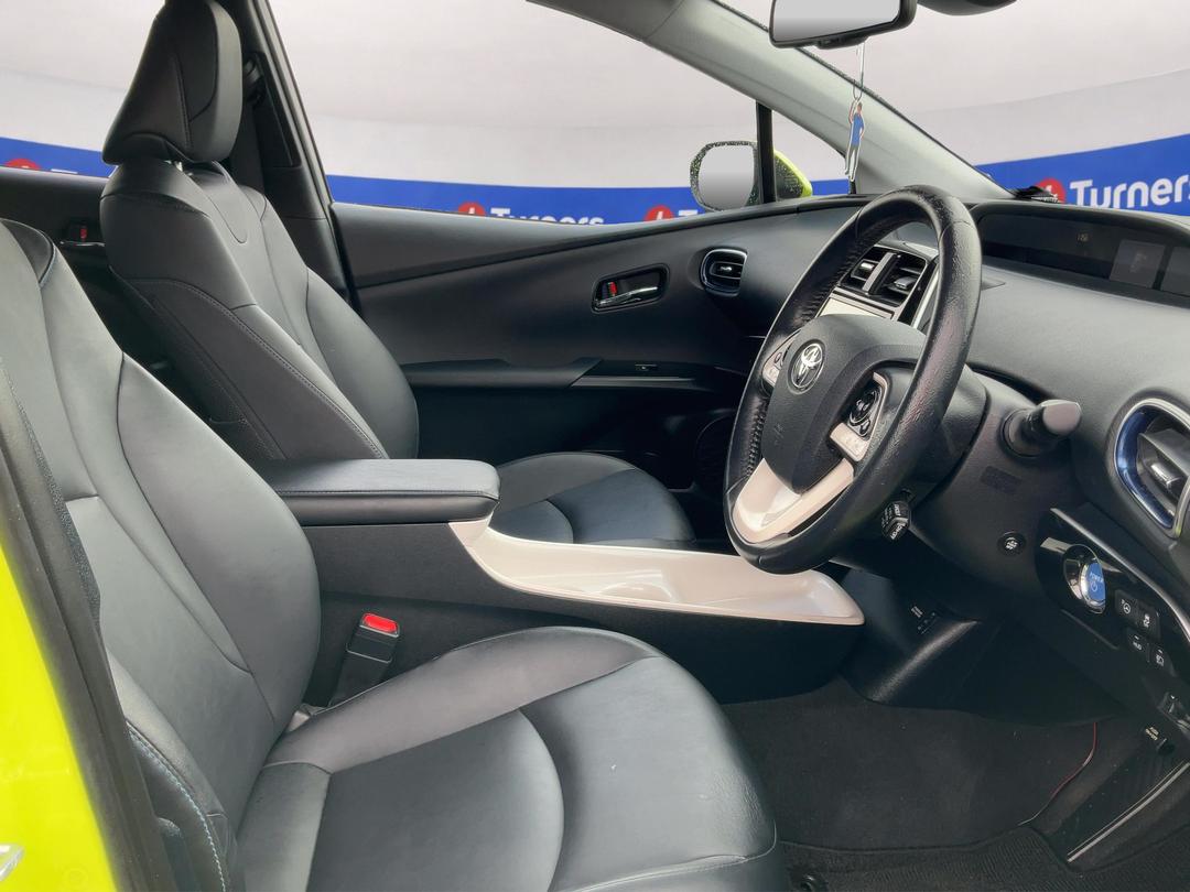 Photo '16' of Toyota Prius