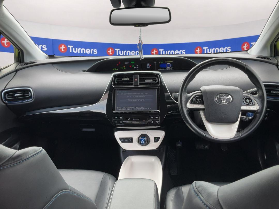 Photo '17' of Toyota Prius