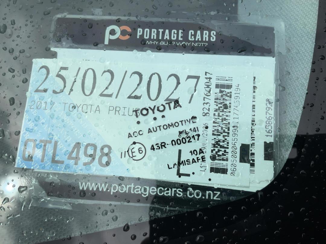 Photo '24' of Toyota Prius