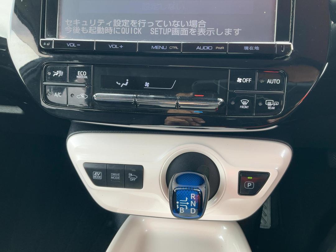 Photo '28' of Toyota Prius