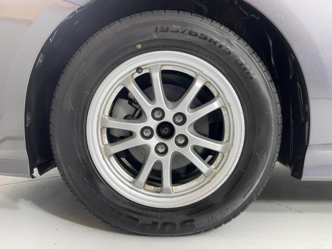 Photo '10' of Toyota Prius