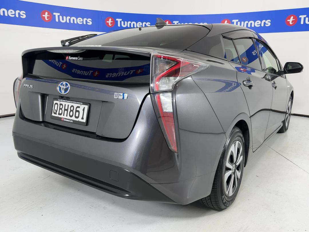 Photo '7' of Toyota Prius