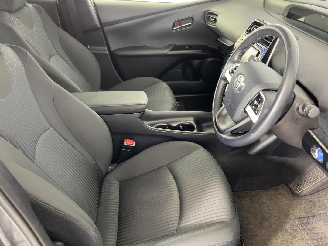 Photo '16' of Toyota Prius