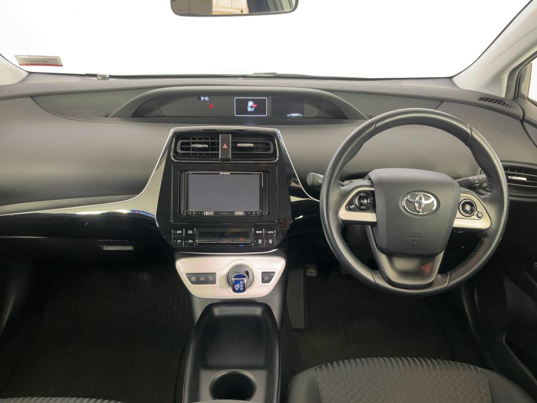 Photo '17' of Toyota Prius