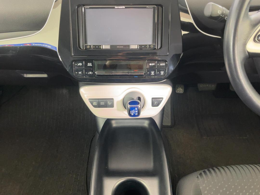 Photo '18' of Toyota Prius
