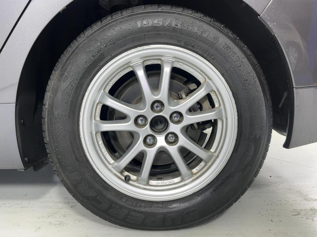 Photo '11' of Toyota Prius