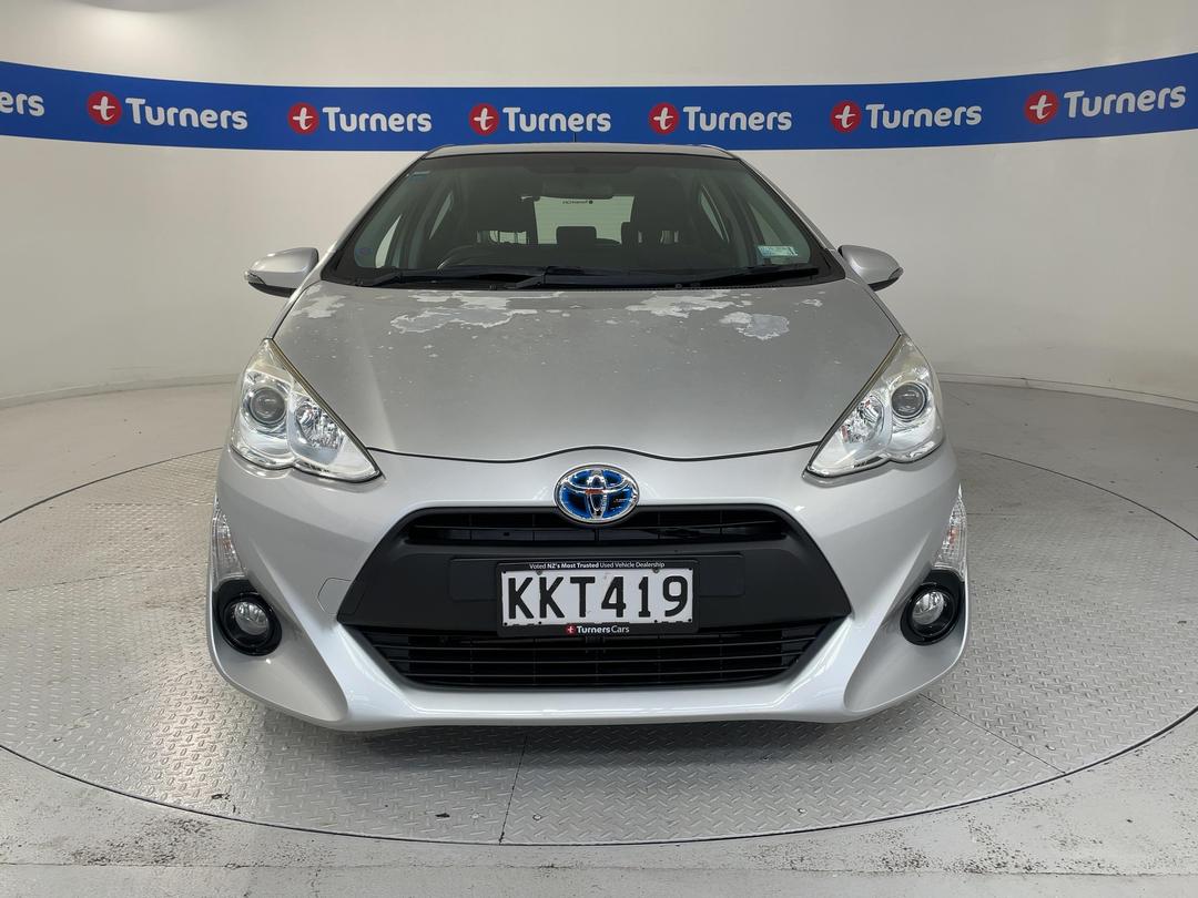 Photo '2' of Toyota Prius C
