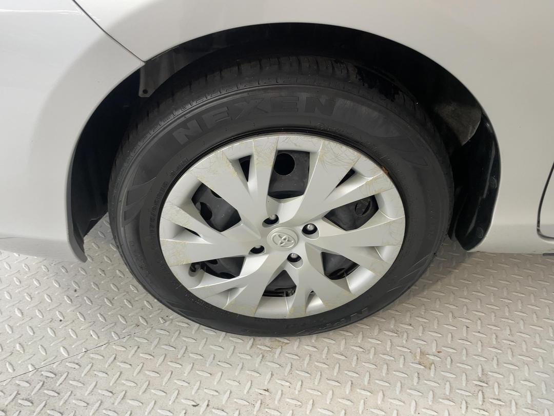 Photo '10' of Toyota Prius C