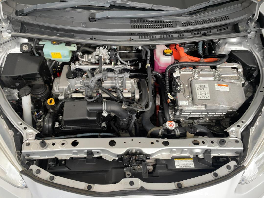 Photo '13' of Toyota Prius C
