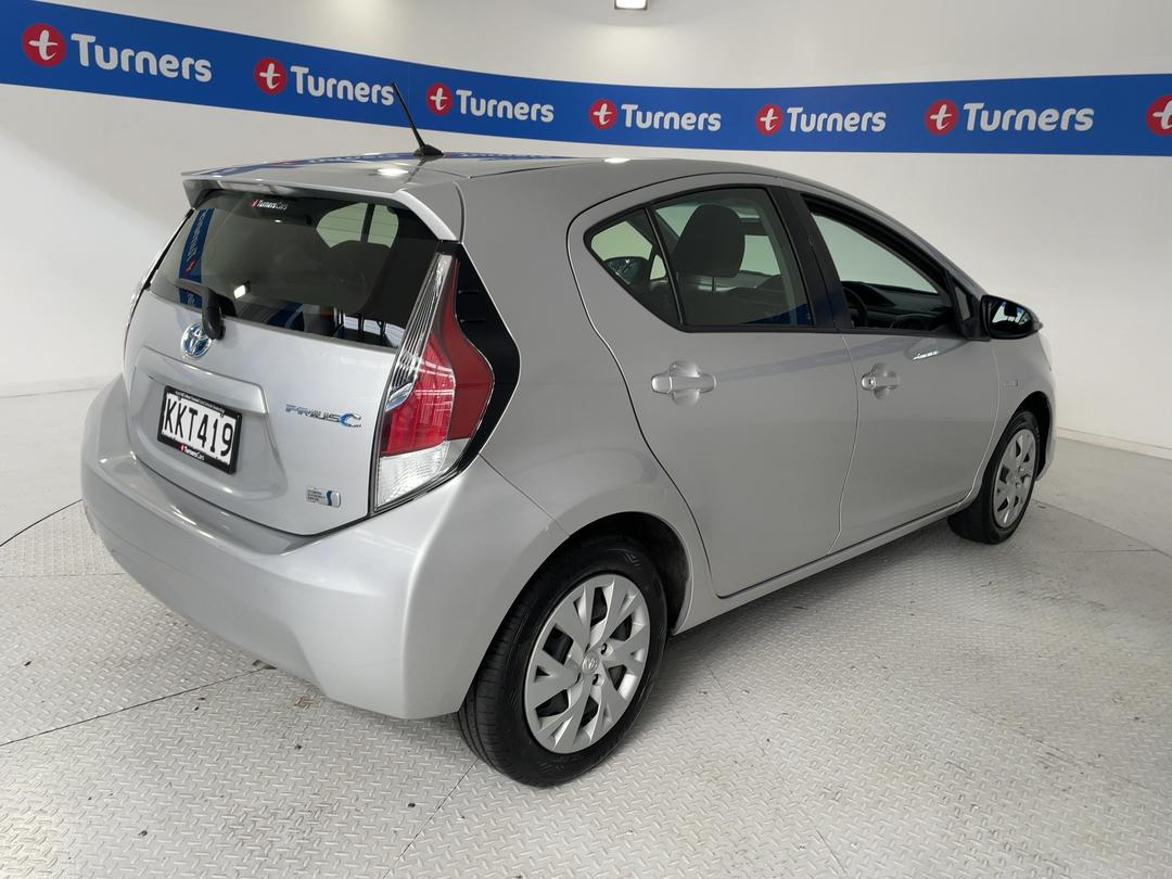 Photo '7' of Toyota Prius C