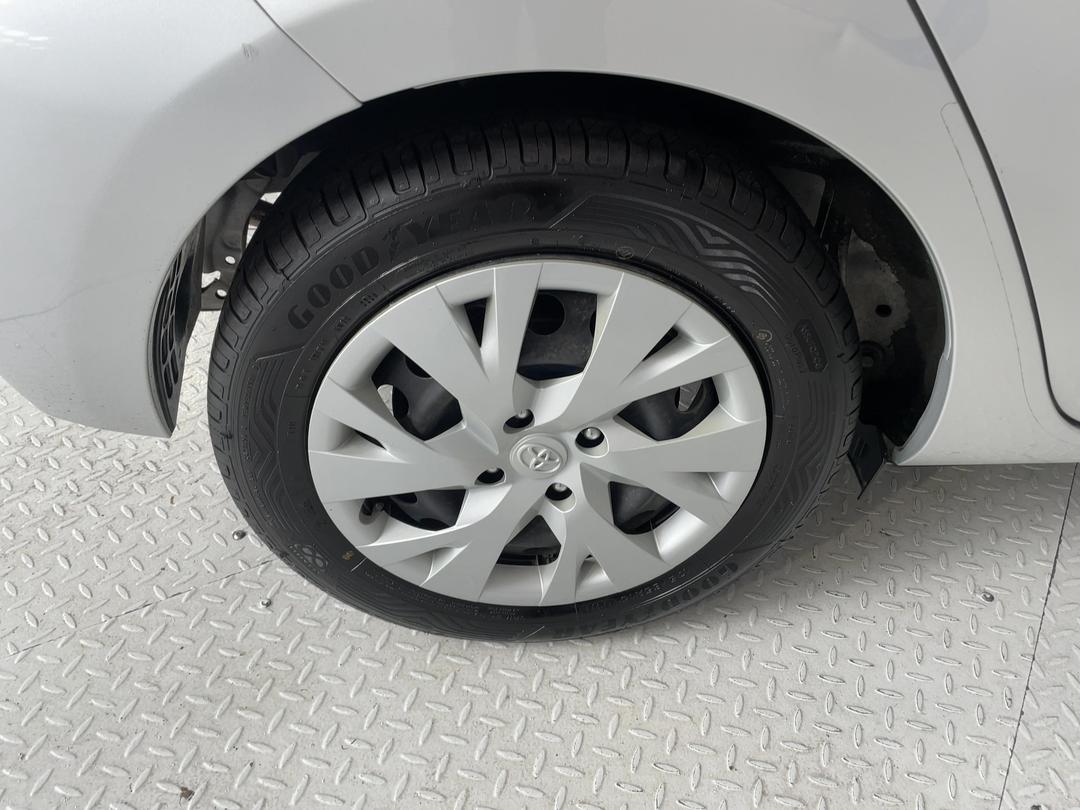 Photo '12' of Toyota Prius C