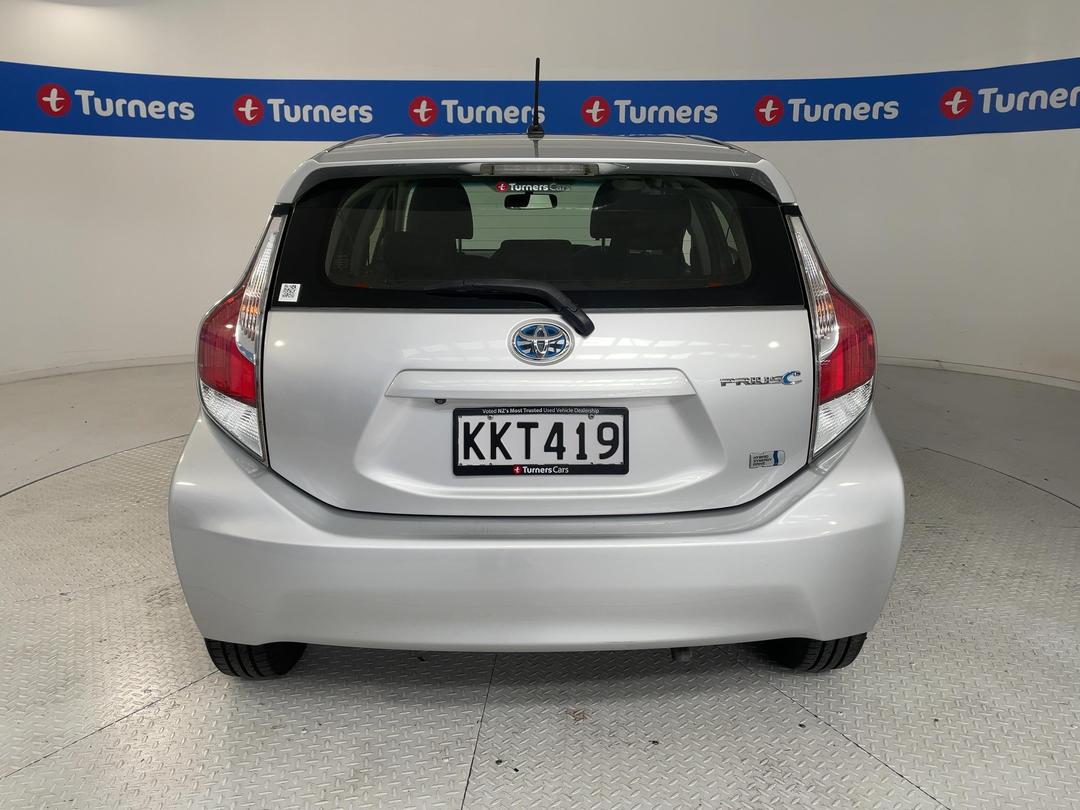 Photo '6' of Toyota Prius C