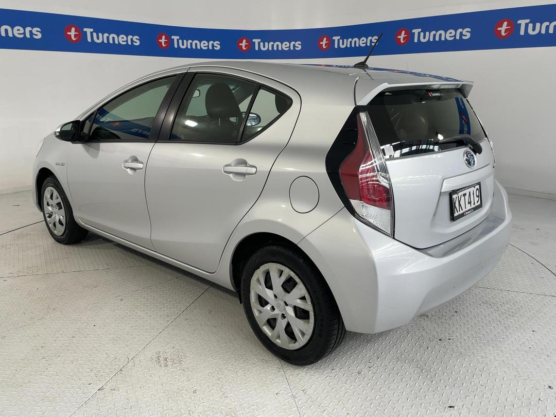 Photo '5' of Toyota Prius C