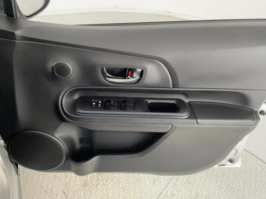 Photo '15' of Toyota Prius C