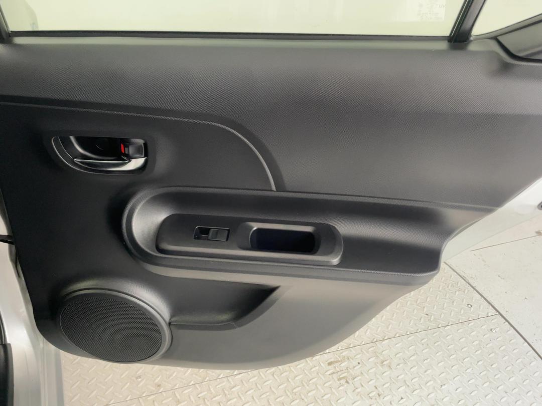 Photo '19' of Toyota Prius C
