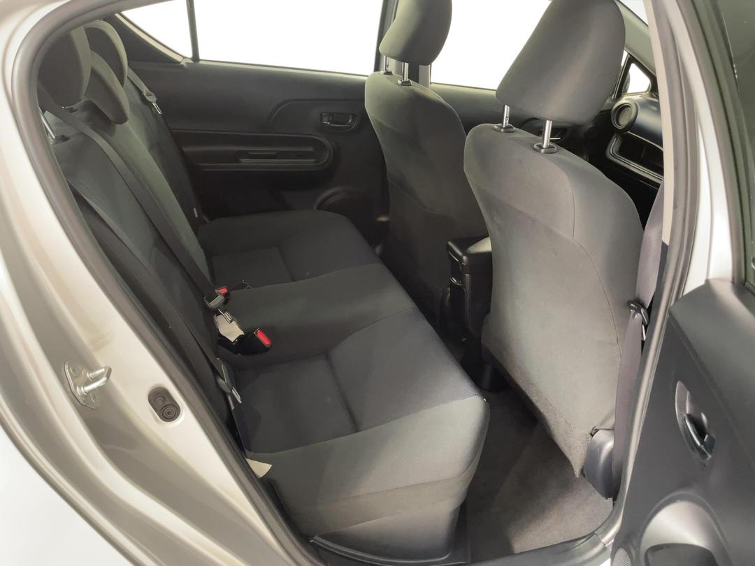Photo '20' of Toyota Prius C
