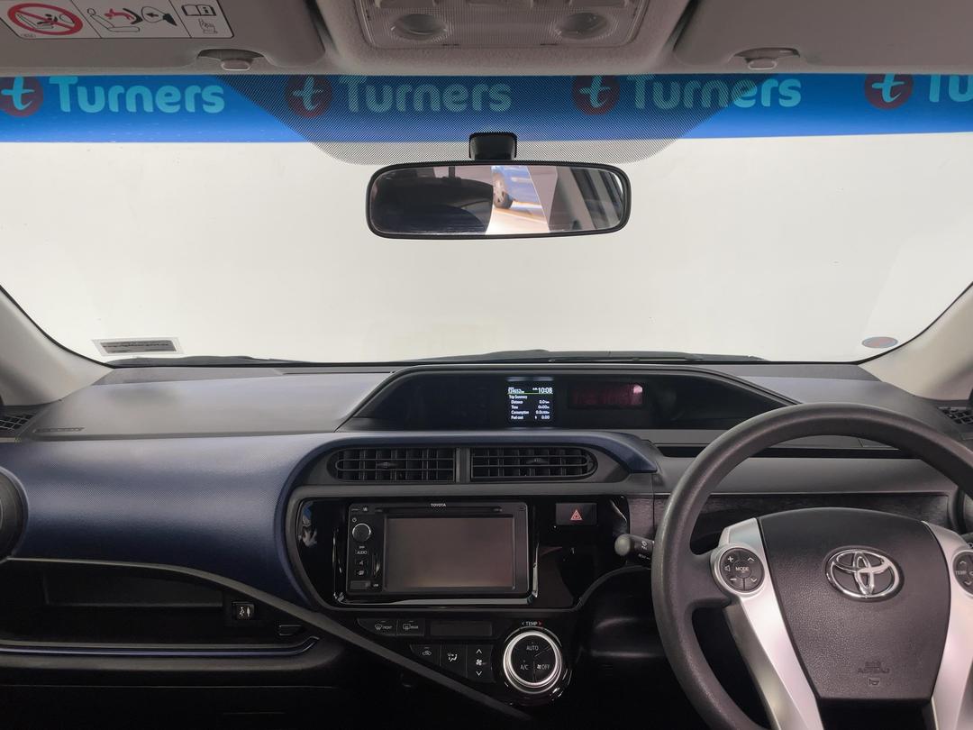 Photo '17' of Toyota Prius C