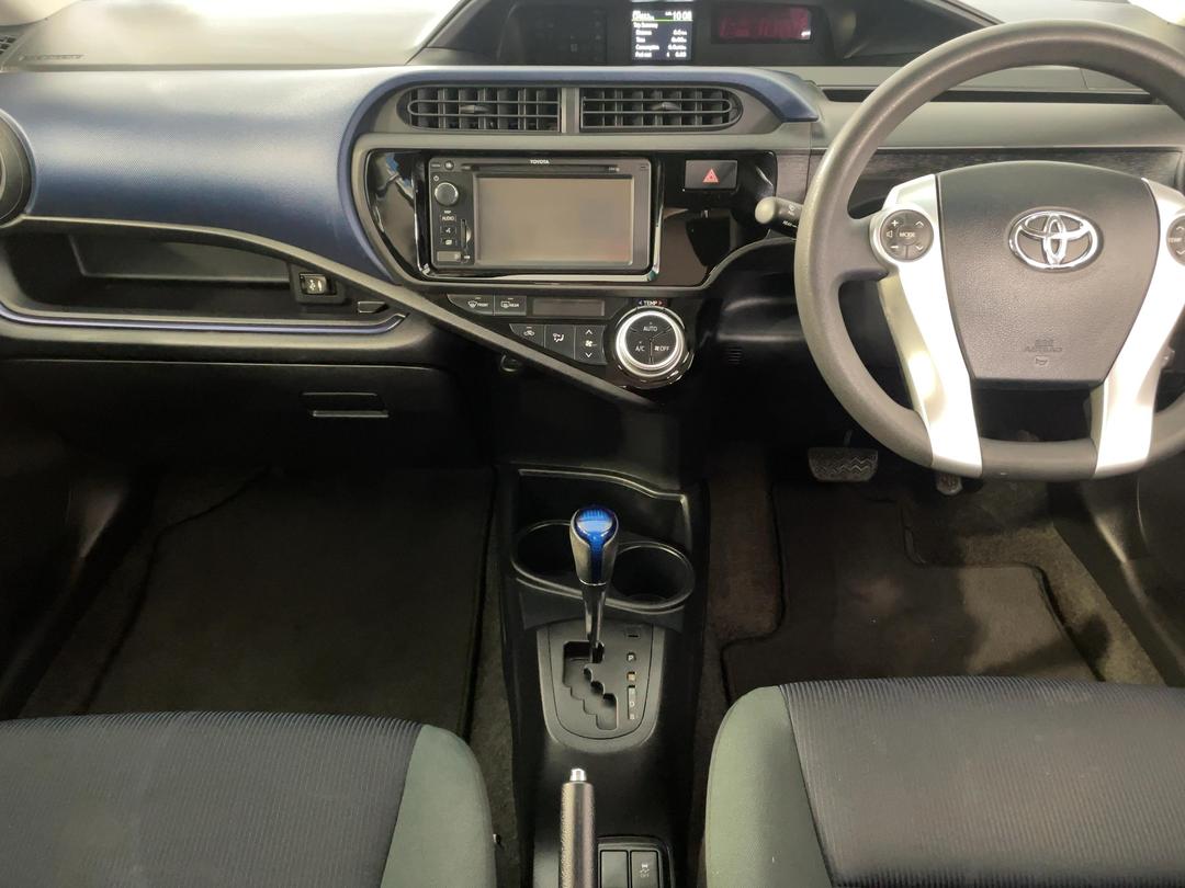 Photo '18' of Toyota Prius C