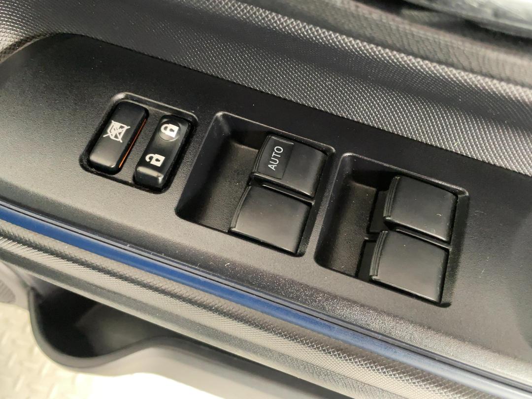 Photo '23' of Toyota Prius C