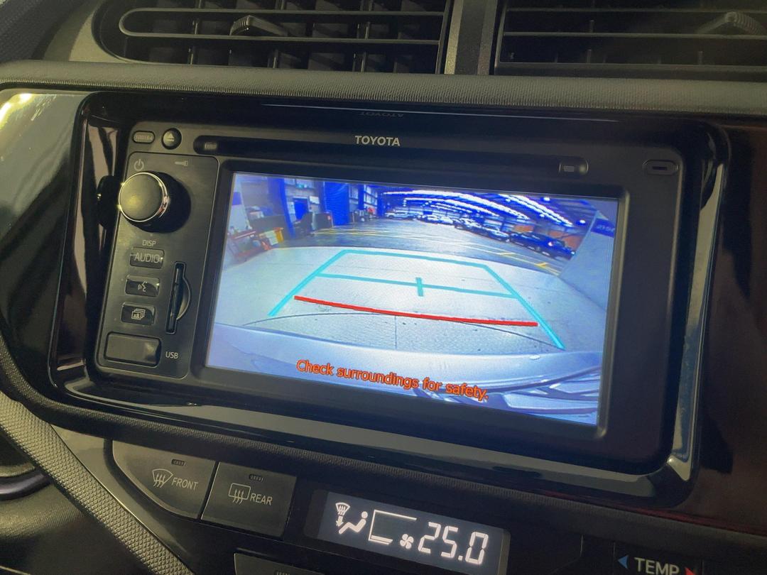 Photo '29' of Toyota Prius C