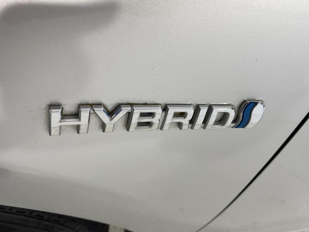 Photo '36' of Toyota Prius C